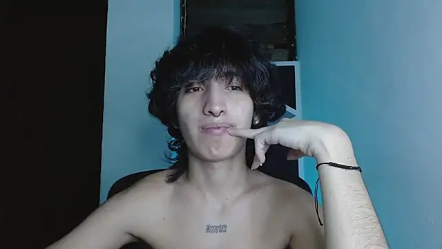 Snapshot of littlextreme chatting on May 2026 12:52:01 AM littlextreme online show from May 2026 12:52:01 AM