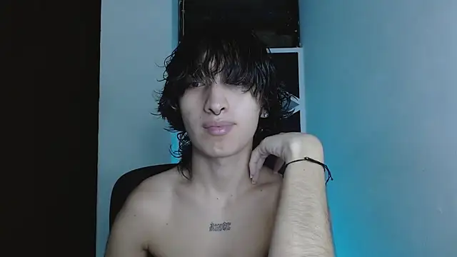 Snapshot of littlextreme chatting on May 2026 02:52:01 AM littlextreme online show from May 2026 02:52:01 AM