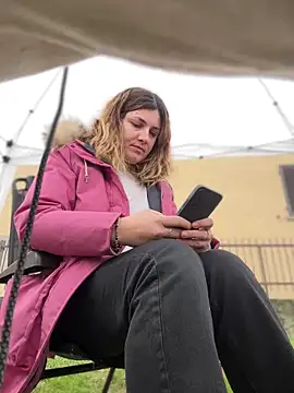 DaisyVibesss online show from December 2024 09:03:01 AM