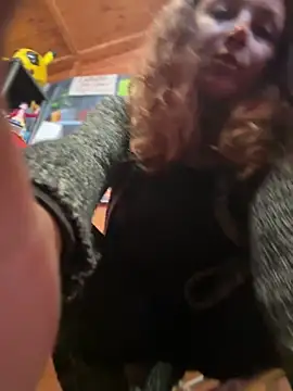 DaisyVibesss online show from December 2025 12:45:02 PM