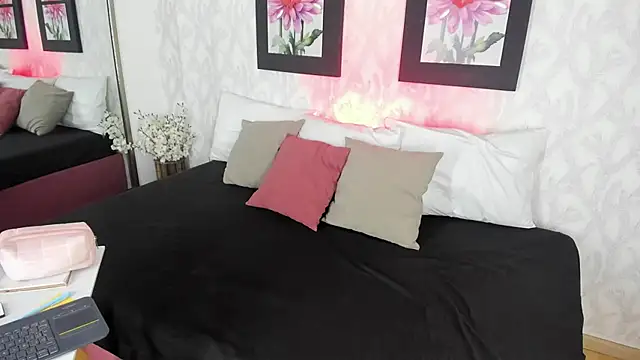 EmilySumer online show from November 2025 09:06:02 PM