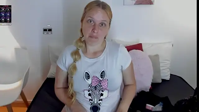 Snapshot of EmilySumer chatting on April 2026 02:34:01 AM EmilySumer online show from April 2026 02:34:01 AM