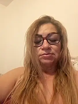 Snapshot of gisela27 chatting on April 2026 02:55:01 AM gisela27 online show from April 2026 02:55:01 AM