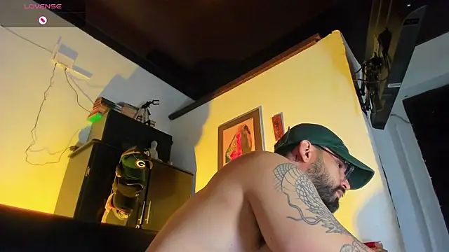 CamiloGray  online show from October 2025 01:42:02 PM