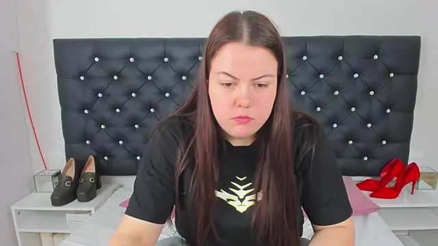 Snapshot of EvaLick chatting on January 2025 06:24:02 AM EvaLick online show from January 2025 06:24:02 AM