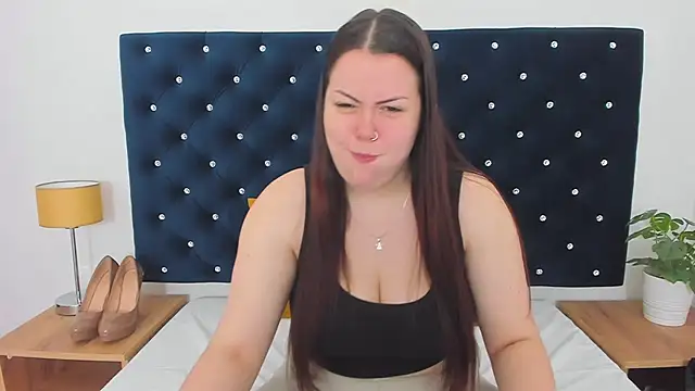 Snapshot of EvaLick chatting on February 2025 06:03:01 AM EvaLick online show from February 2025 06:03:01 AM