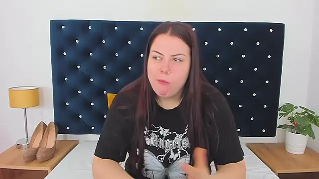 Snapshot of EvaLick chatting on February 2025 05:48:02 AM EvaLick online show from February 2025 05:48:02 AM