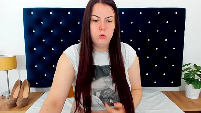 Snapshot of EvaLick chatting on September 2025 04:57:01 AM EvaLick online show from September 2025 04:57:01 AM