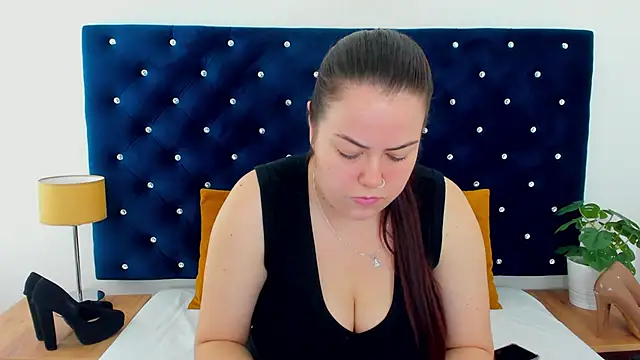 Snapshot of EvaLick chatting on November 2025 06:46:02 AM EvaLick online show from November 2025 06:46:02 AM