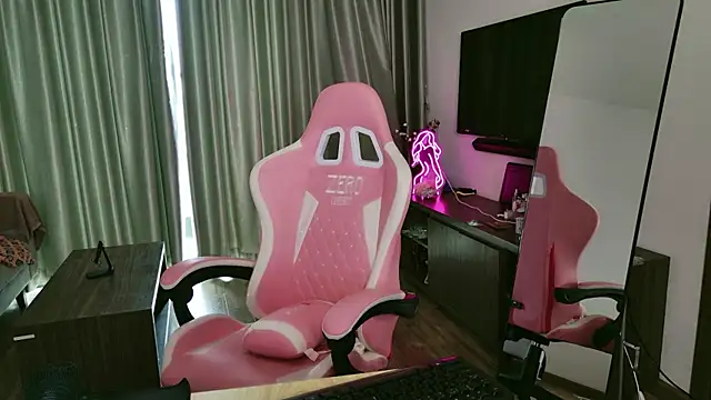 Snapshot of AsianQueens chatting on December 2025 12:19:01 AM AsianQueens online show from December 2025 12:19:01 AM