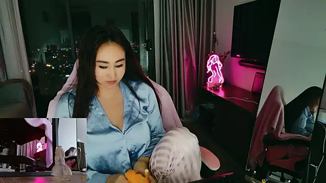 Snapshot of AsianQueens chatting on December 2025 02:57:02 PM AsianQueens online show from December 2025 02:57:02 PM