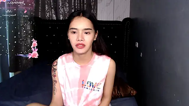 Snapshot of shecutie69 chatting on December 2025 02:20:02 AM shecutie69 online show from December 2025 02:20:02 AM