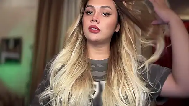 Snapshot of _MissKhimberlyXxx_ chatting on November 2025 05:59:01 PM MissKhimberlyXxx online show from November 2025 05:59:01 PM