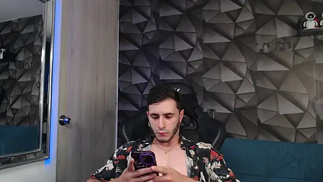 Latino stud4u online show from November 2025 01:40:02 AM