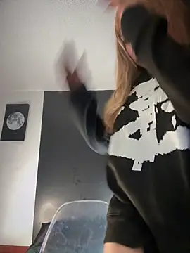 Snapshot of _Danna chatting on November 2025 01:04:02 AM Danna online show from November 2025 01:04:02 AM