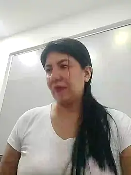 aisha latina online show from January 2025 03:21:01 PM