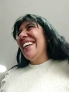 aisha latina online show from March 2026 03:18:01 PM