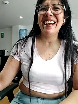 Snapshot of aisha_latina chatting on June 2026 02:43:02 PM aisha latina online show from June 2026 02:43:02 PM
