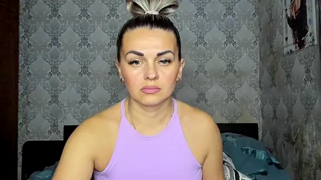 Snapshot of NicoletMoore chatting on December 2025 08:13:01 PM NicoletMoore online show from December 2025 08:13:01 PM