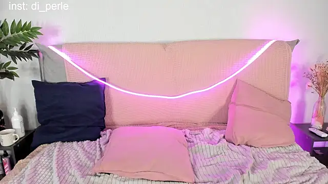 Snapshot of di_perle chatting on December 2024 07:07:02 PM di perle online show from December 2024 07:07:02 PM