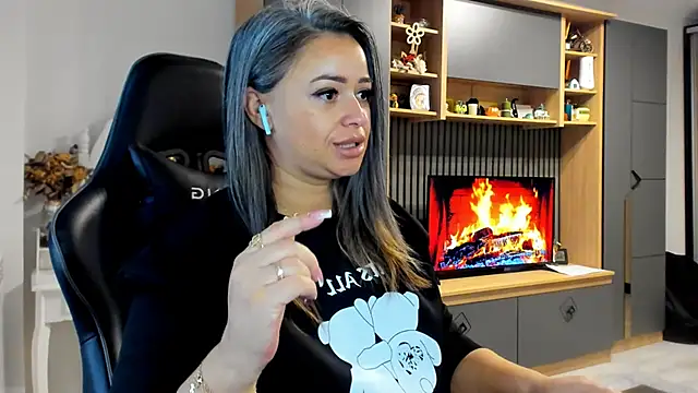 Claire95  online show from October 2025 04:24:01 AM