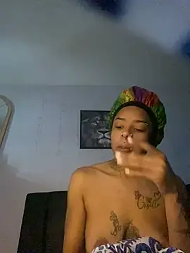 Snapshot of CutieFrmthehood chatting on January 2025 02:47:01 PM CutieFrmthehood online show from January 2025 02:47:01 PM