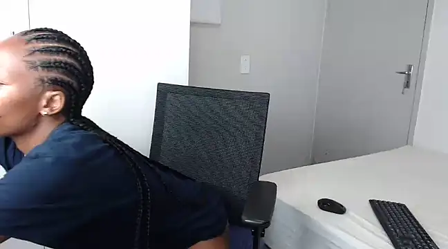 QUEENMANDYY online show from January 2025 05:44:02 PM