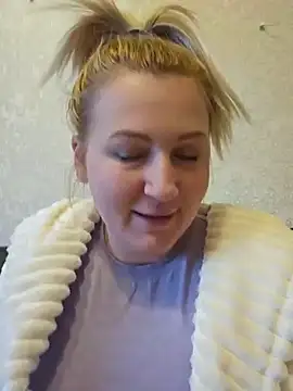 Snapshot of Marushka chatting on December 2024 02:05:02 PM Marushka online show from December 2024 02:05:02 PM