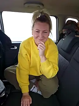 Snapshot of Marushka chatting on December 2024 09:00:01 AM Marushka online show from December 2024 09:00:01 AM