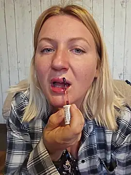 Snapshot of Marushka chatting on September 2025 04:10:02 PM Marushka online show from September 2025 04:10:02 PM