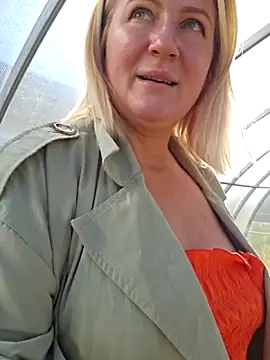 Snapshot of Marushka chatting on September 2025 07:34:02 AM Marushka online show from September 2025 07:34:02 AM