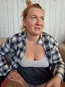 Snapshot of Marushka chatting on September 2025 07:02:02 AM Marushka online show from September 2025 07:02:02 AM