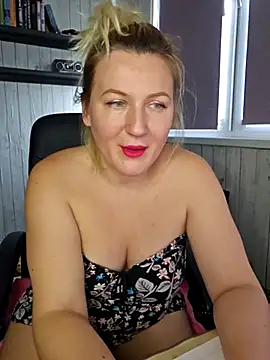 Snapshot of Marushka chatting on October 2025 09:08:02 AM Marushka online show from October 2025 09:08:02 AM