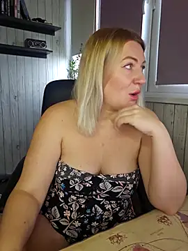 Snapshot of Marushka chatting on November 2025 08:39:02 AM Marushka online show from November 2025 08:39:02 AM