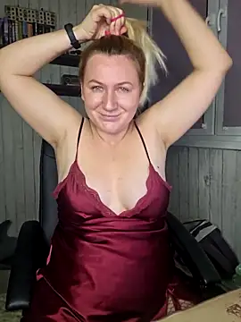 Snapshot of Marushka chatting on December 2025 03:33:01 AM Marushka online show from December 2025 03:33:01 AM