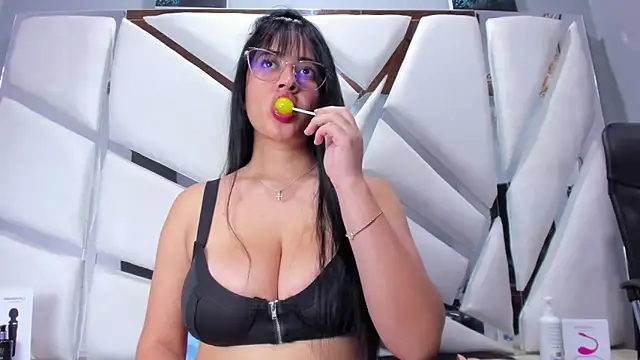 Snapshot of violeta_sexx_ chatting on March 2025 08:32:02 AM violeta sexx online show from March 2025 08:32:02 AM