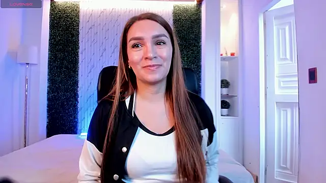 miataylorr1 online show from October 2025 12:04:01 PM