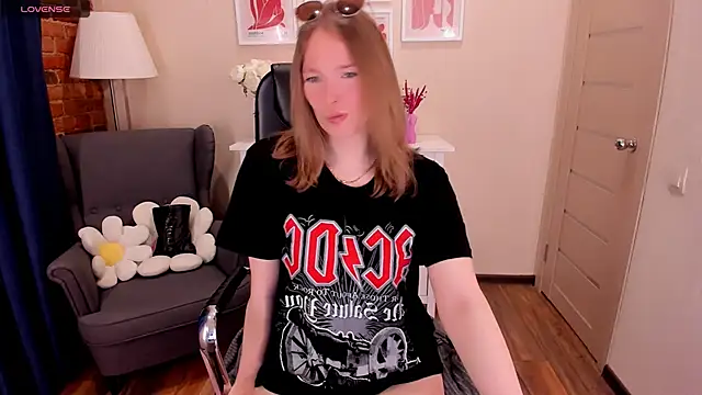  fiona Love online show from May 2026 08:37:01 PM