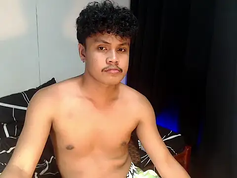 Snapshot of Brylon_ken chatting on October 2025 07:32:01 PM Brylon ken online show from October 2025 07:32:01 PM