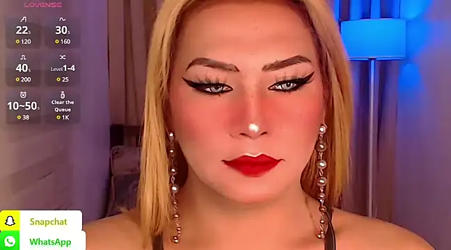 QUEEN GIAMOORE69 online show from December 2024 10:23:02 PM