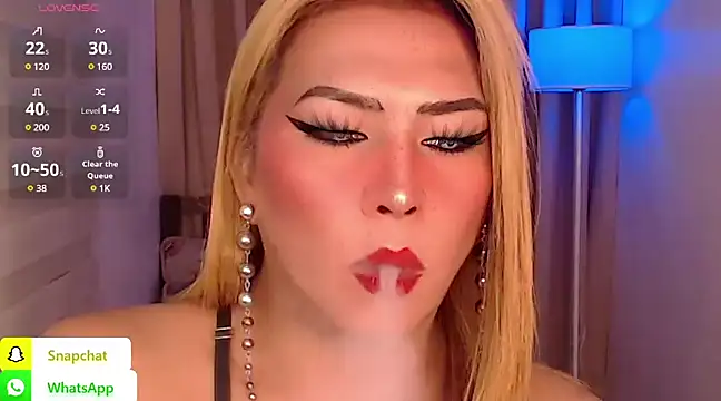 QUEEN GIAMOORE69 online show from December 2024 01:28:01 AM