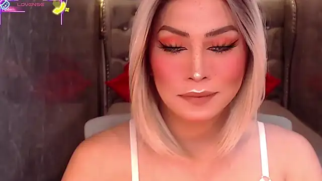 QUEEN GIAMOORE69 online show from September 2025 06:32:02 PM