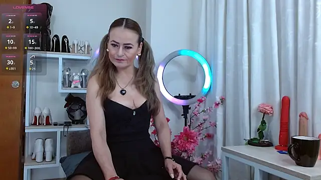 magenta maturr online show from September 2025 01:32:01 PM