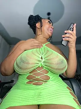 Snapshot of Hyra_Ari chatting on July 2026 06:32:02 PM Hyra Ari online show from July 2026 06:32:02 PM