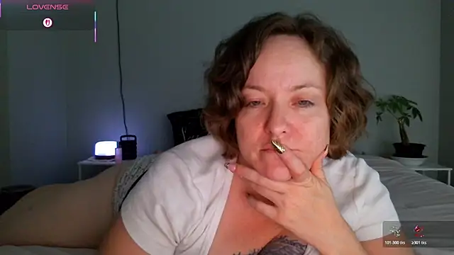 julimonroe online show from May 2026 04:40:01 AM