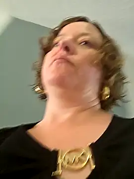 julimonroe online show from May 2026 05:18:01 PM