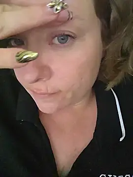 julimonroe online show from May 2026 02:18:02 AM