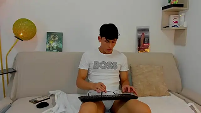 Snapshot of logan_thomas chatting on October 2025 02:09:01 PM logan thomas online show from October 2025 02:09:01 PM