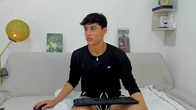 Snapshot of logan_thomas chatting on November 2025 02:26:01 PM logan thomas online show from November 2025 02:26:01 PM