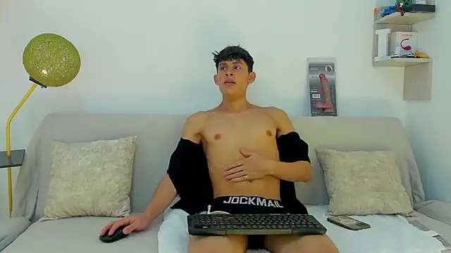 Snapshot of logan_thomas chatting on December 2025 08:05:01 PM logan thomas online show from December 2025 08:05:01 PM